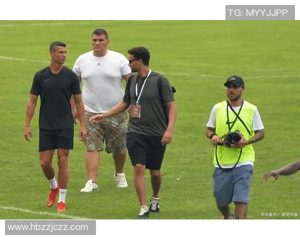 揭秘足球球星餐桌日常与饮食秘诀助力赛场持久爆发力